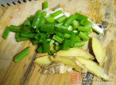 木耳，筍，蔥，姜，蒜少許