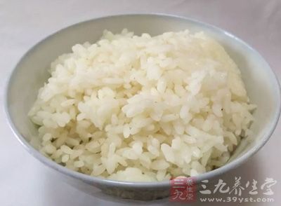 白米飯一碗,海苔一片,巧克力糖 白米飯一碗,海苔一片,巧克力糖