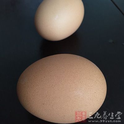 玉米粒數粒,紅蘿卜數粒,青瓜粒數粒,雞蛋一個 玉米粒數粒,紅蘿卜數粒,青瓜粒數粒,雞蛋一個