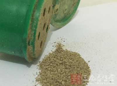 火腿腸、洋蔥、柿子椒、生菜、油、胡椒、鹽 火腿腸、洋蔥、柿子椒、生菜、油、胡椒、鹽