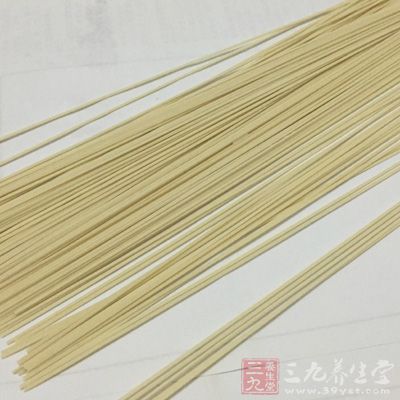 面條1捆，提子4個，油少許，鹽少許
