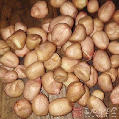 花生米、水發木耳、胡蘿卜、冬筍、水發黃花菜、香菇