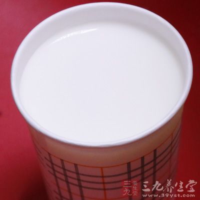 牛奶600ml，鮮奶油500ml，雞蛋黃6枚
