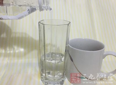 巧克力醬120g，明膠10g，水40G