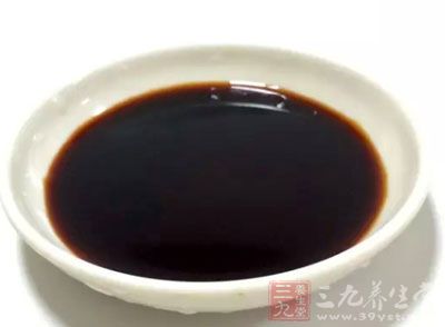 雞骨蔬菜高湯500cc，醬油1大匙，淡口醬油50cc