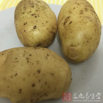 土豆、臘腸、火腿腸、蔥、洋蔥、耗油