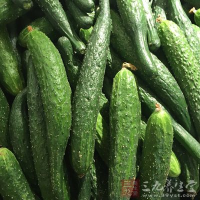韓國春醬、拉面、黃瓜、香菜、土豆、胡蘿卜、紫洋蔥、梅花肉