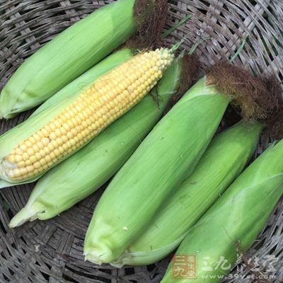 澄面40克，馬蹄粉60克，紅糖50克，玉米適量，水250毫升