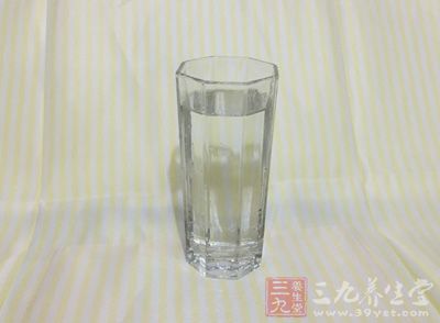 缽仔糕粉100克，自制蜜豆適量，清水150ML，細砂糖40克