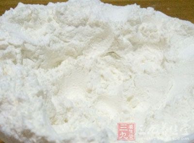 中筋面粉200克，開水100克，冷水30克