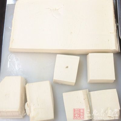 豆腐,臘肉,鹽,油,老抽,味精 豆腐,臘肉,鹽,油,老抽,味精