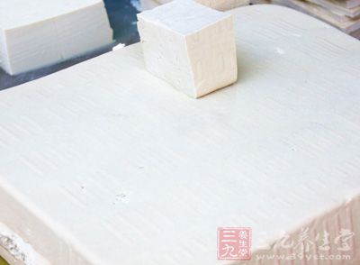 臘肉50g,金針菇50g,水發香菇5朵,腐竹10g,油豆腐50g 臘肉50g,金針菇50g,水發香菇5朵,腐竹10g,油豆腐50g