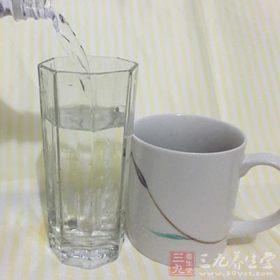 豆粉100克，植物油300毫升，清水300毫升