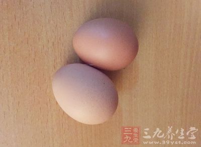 麥麸10克，燕麥面20克，荞麥面40克，雞蛋一個，酵母4克，白芝麻少許