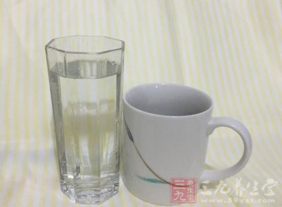 高筋面粉250g、酵母4g、黃油15g、奶粉一小勺、鹽少許、溫水125ML
