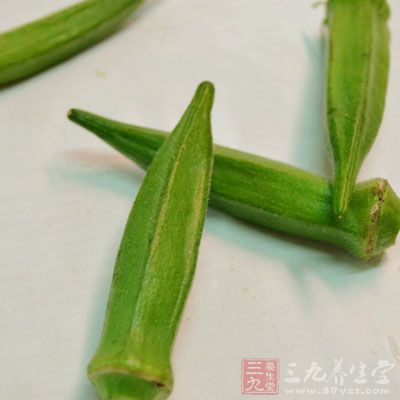 然後再把裡面加入秋葵煮三分鐘這樣