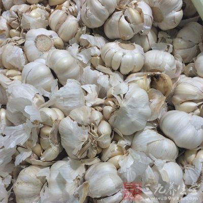 鴨翅6只，蔥2支，姜片5片，蒜頭10瓣