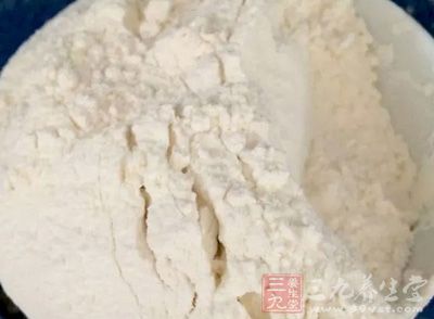 蛋黃5個,低筋面粉180克,黃油80克,細砂糖60克,鹽少許 蛋黃5個,低筋面粉180克,黃油80克,細砂糖60克,鹽少許