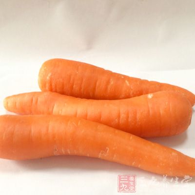 大米200克，洋蔥頭一個，胡蘿卜一個