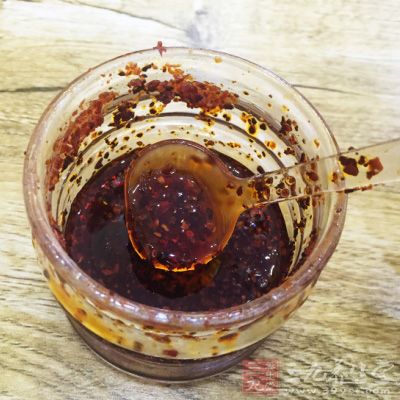 羊肉，蔥，姜，蒜，花椒粉，豆瓣醬一大勺，辣椒油