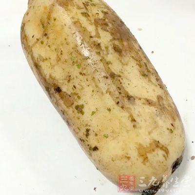 蓮藕250克,干紅椒10顆,青椒半顆,紅椒半顆 蓮藕250克,干紅椒10顆,青椒半顆,紅椒半顆