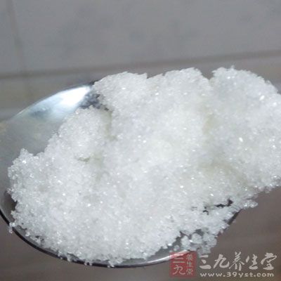 加入白糖。因發過的面比較軟,揉的過程中可以揉進適量干粉 加入白糖。因發過的面比較軟,揉的過程中可以揉進適量干粉