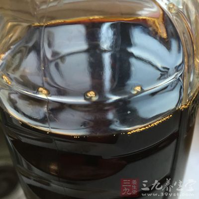 生抽、老抽、蒜茸、白蘭地、胡椒面和少少生粉、排骨 生抽、老抽、蒜茸、白蘭地、胡椒面和少少生粉、排骨