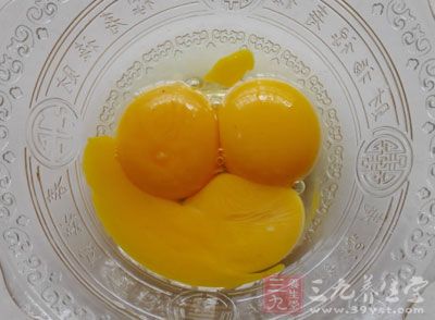 白砂糖20公克,蛋黃1個,紅高達起司200公克 白砂糖20公克,蛋黃1個,紅高達起司200公克