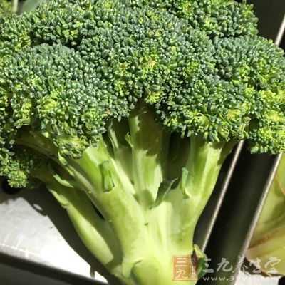 半成品牛排一盒,西蘭花100克 半成品牛排一盒,西蘭花100克