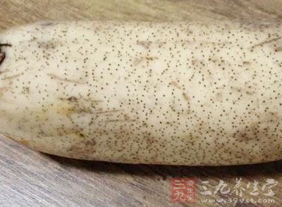 蓮藕250g，糯米粉100g，鹽少許，油15ml