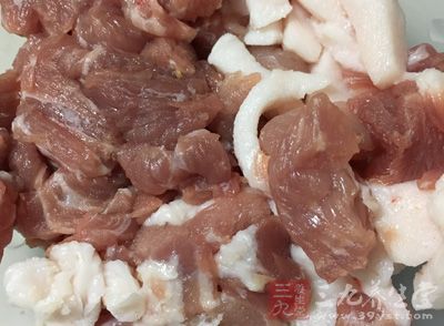 豬肉，韭菜，鹽適量
