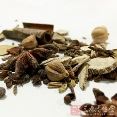 豬肉，豆角，八角，生抽，老抽