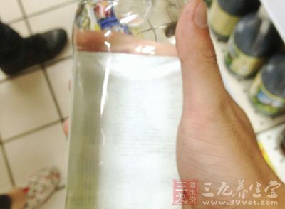 糖精0.5包,蘿卜1只,鹽適量,白醋1瓶 糖精0.5包,蘿卜1只,鹽適量,白醋1瓶