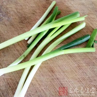 鴨半只、泡菜半斤、泡椒15個、泡姜1塊、食鹽4克、蔥1段 鴨半只、泡菜半斤、泡椒15個、泡姜1塊、食鹽4克、蔥1段