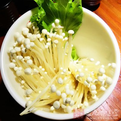 金針菇一把，小蔥5-6棵，料酒