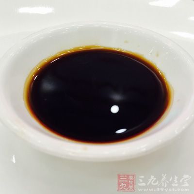 羊肉餡500克，色拉油，鹽，餃子醋