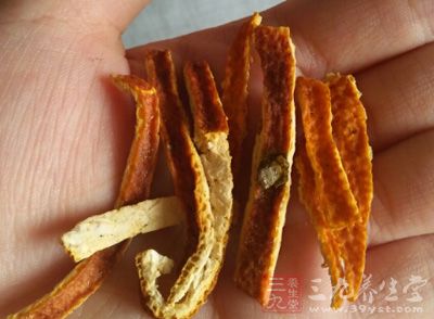 番鴨250克,老姜50克,草果1個,陳皮1片 番鴨250克,老姜50克,草果1個,陳皮1片