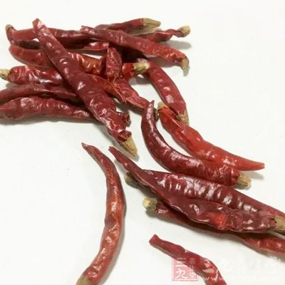 耗兒魚1斤半、泡姜1塊、紅辣椒3個、獨蒜3個 耗兒魚1斤半、泡姜1塊、紅辣椒3個、獨蒜3個