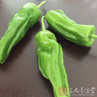彩椒，青椒，菠蘿，胡蘿卜，黃瓜，雞胸肉