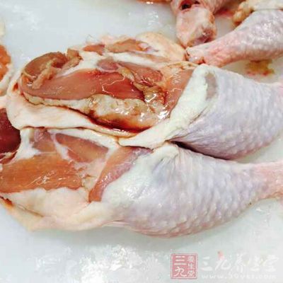 雞腿2個,四季豆、干紅椒、大蒜頭、花椒 雞腿2個,四季豆、干紅椒、大蒜頭、花椒