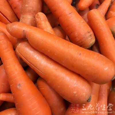 胡蘿卜一根，臘肉一小塊