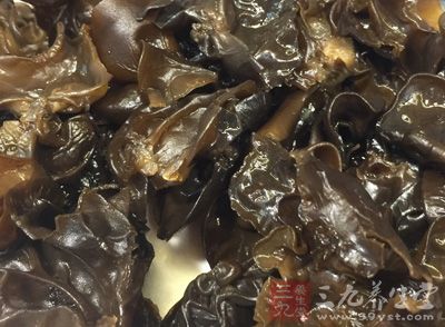 水發木耳75克，羊白菜150克