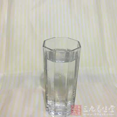 糯米粉120克、水120克、糖、椰蓉、豆沙適量、草莓幾個草莓大福 糯米粉120克、水120克、糖、椰蓉、豆沙適量、草莓幾個草莓大福