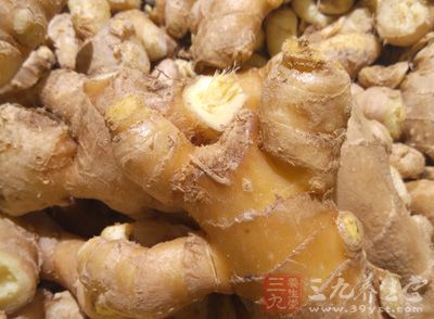 水發牛蹄筋200g，朝天椒80g，杭椒100g，姜1茶匙5g