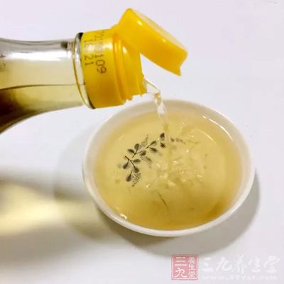 牛蹄筋1500克，料酒50克，精鹽10克