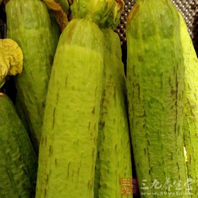 絲瓜240克、綠茶5克、鹽2克