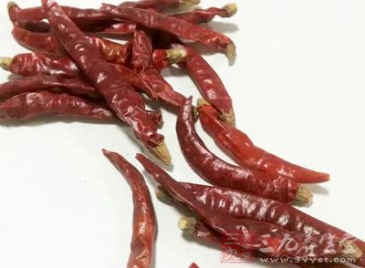 鮮紅辣椒75克、姜25克、八角1克