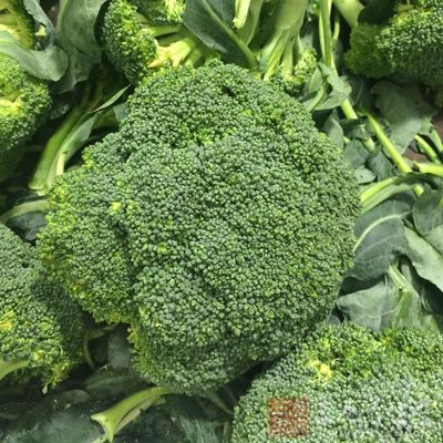 仔牛蹄2000克,西蘭花20克,西芹70克 仔牛蹄2000克,西蘭花20克,西芹70克