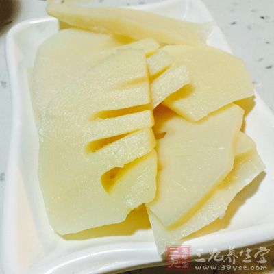 紅頭鴨半只,冬筍,酒釀,各種香料,鮮山楂,陳皮 紅頭鴨半只,冬筍,酒釀,各種香料,鮮山楂,陳皮