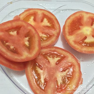 雞蛋1個,西紅柿1個,鴨湯適量,料酒適量 雞蛋1個,西紅柿1個,鴨湯適量,料酒適量
